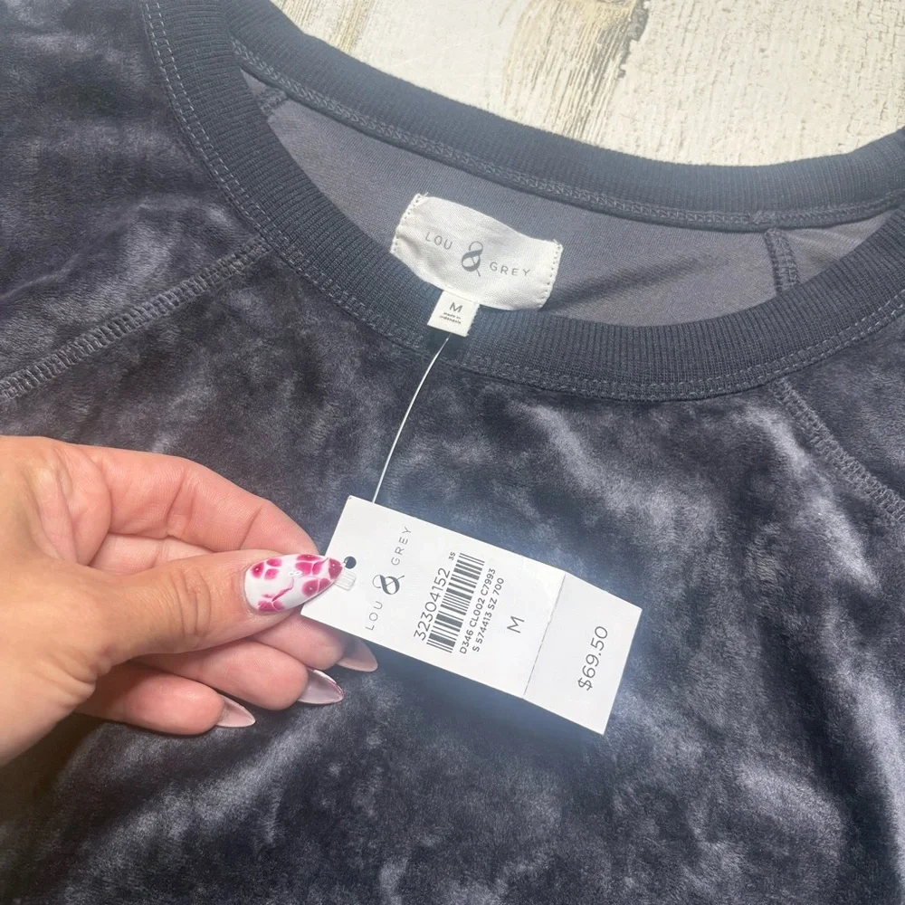 NWT Lou & Grey Crushed Velour Crewneck Sweater in Navy Size Medium